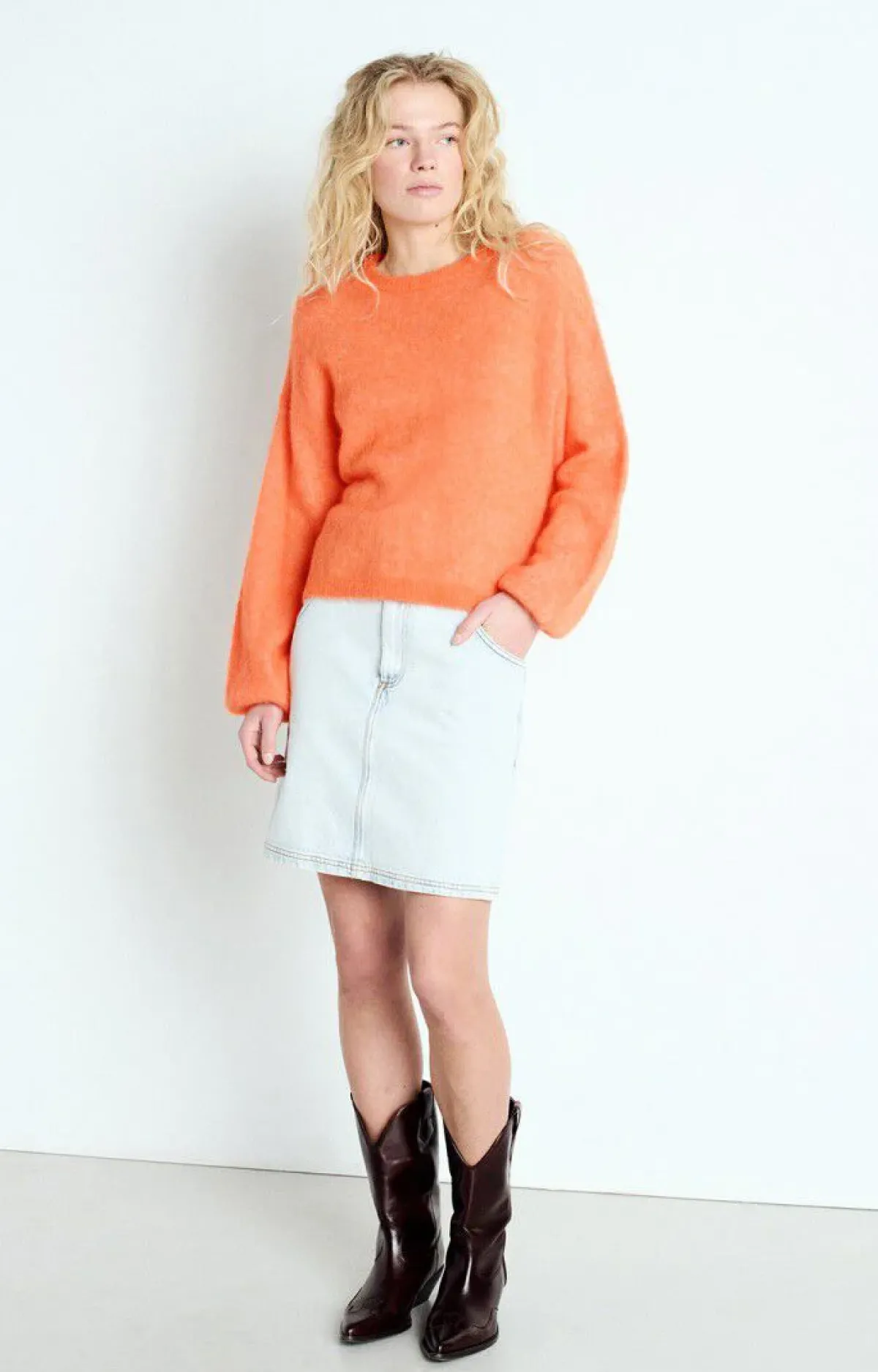 American Vintage AV Nenybay Knit in Orange fluro