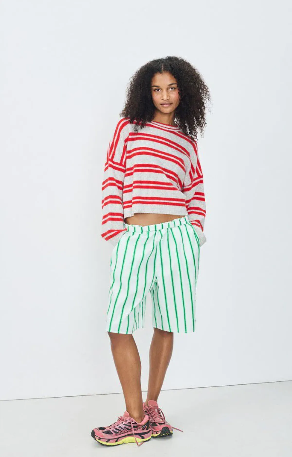 American Vintage AV Raxow Stripe Knit in Grey, Strawberry