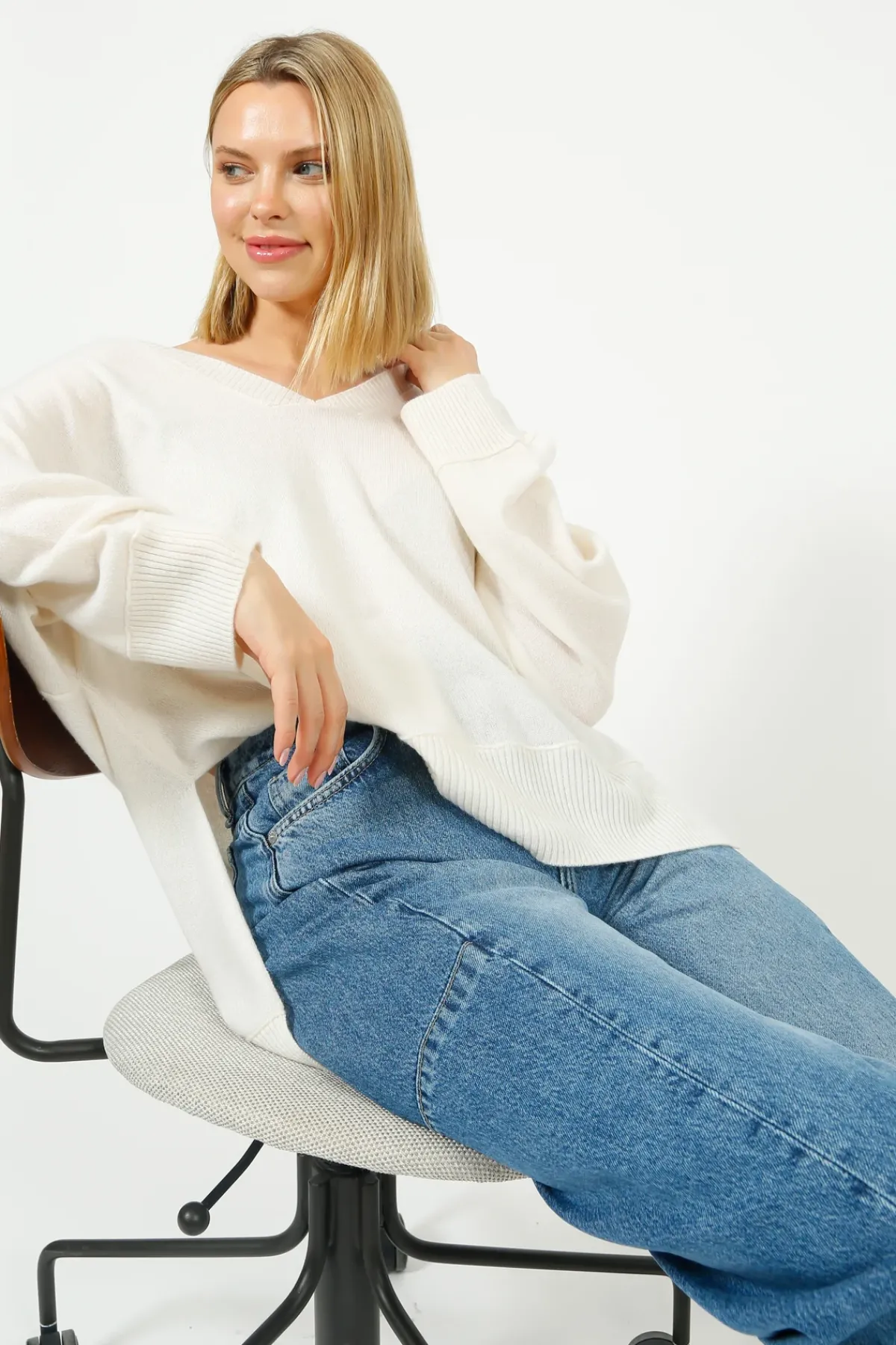 Colorush C-RUSH Simone Slouchy V in Organic White