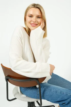 Colorush C-RUSH Simone Slouchy V in Organic White