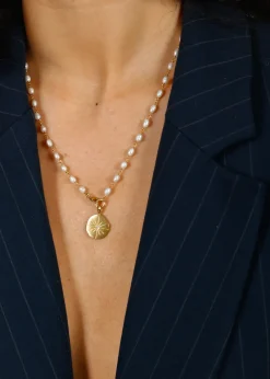 Hanka Happy Medallion in Pearl Zirconium