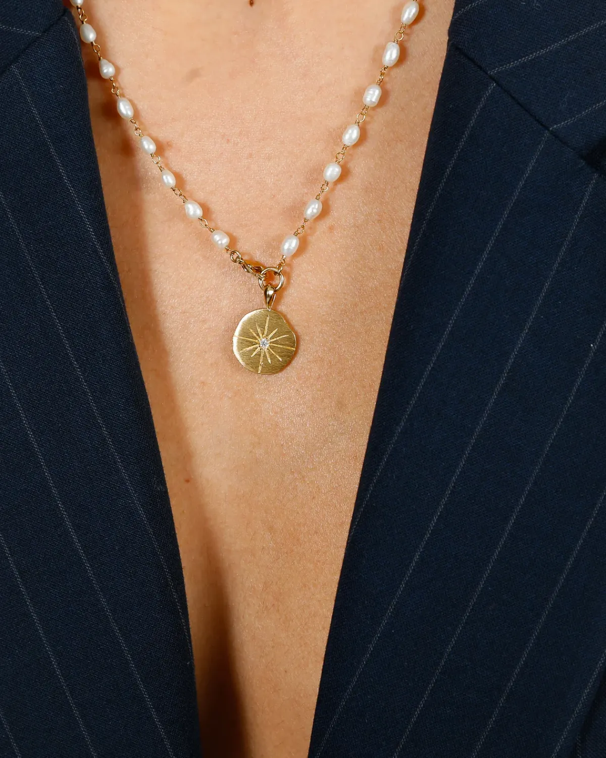 Hanka Happy Medallion in Pearl Zirconium