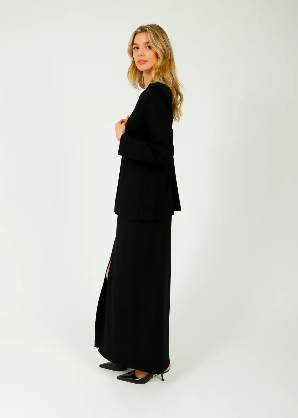 Harris Wharf London HW Superfine Merino Skirt in Black