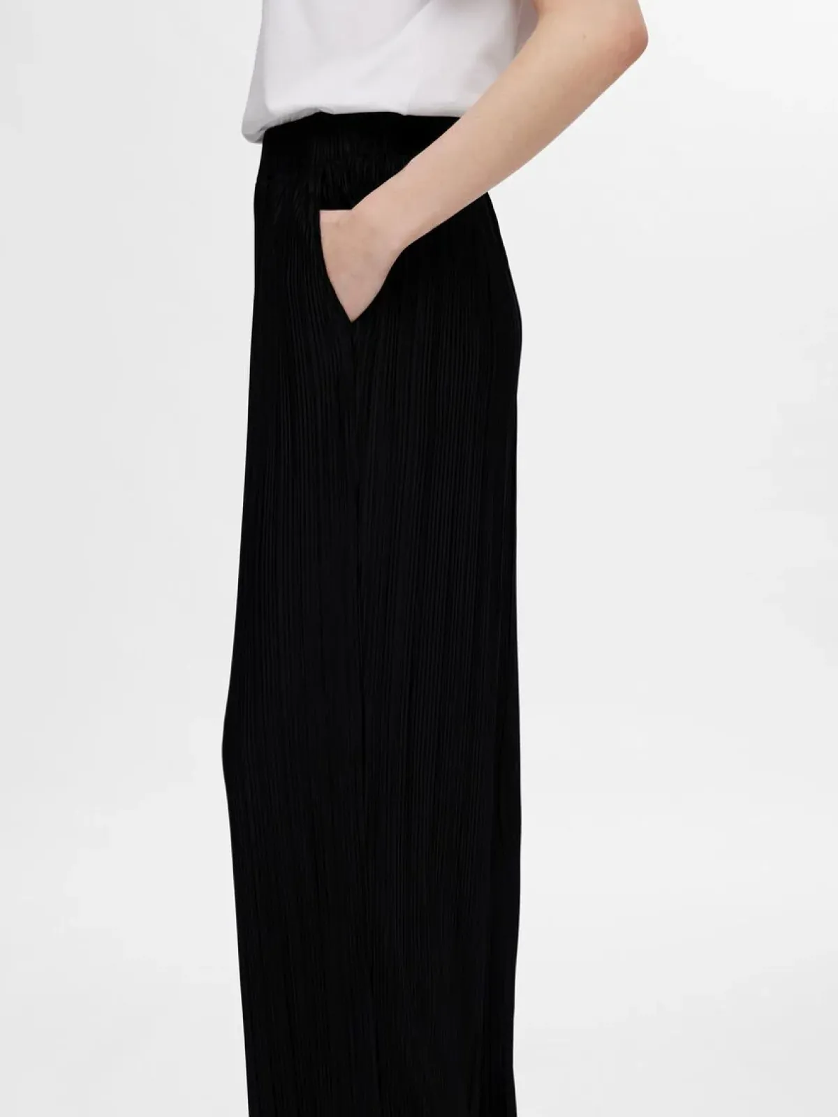 Selected Femme SLF Rya Ellie Plisse Pant in Black